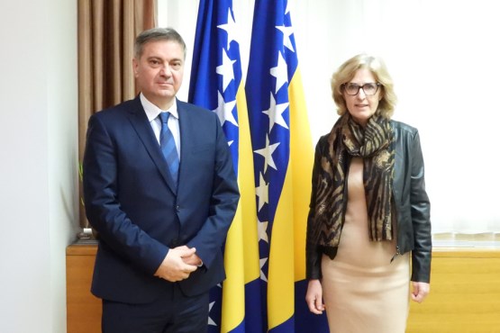 Predsjedavajući Predstavničkog doma dr. Denis Zvizdić u odvojenim susretima razgovarao s ambasadoricom Republike Austrije i ambasadorom Republike Rumunije u BiH